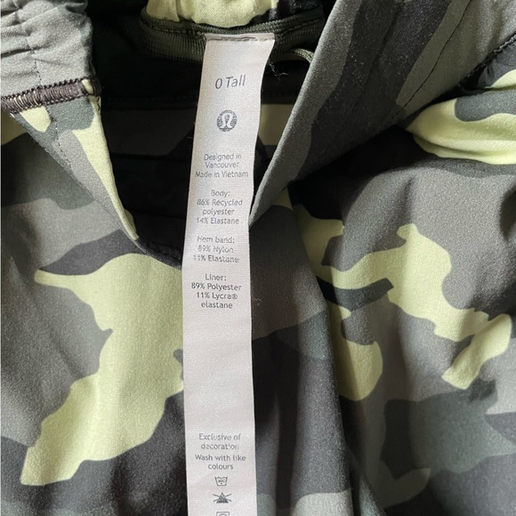 RARE!! Camo Lululemon shorts size 0 and 4” inseam ! - Picture 4 of 4